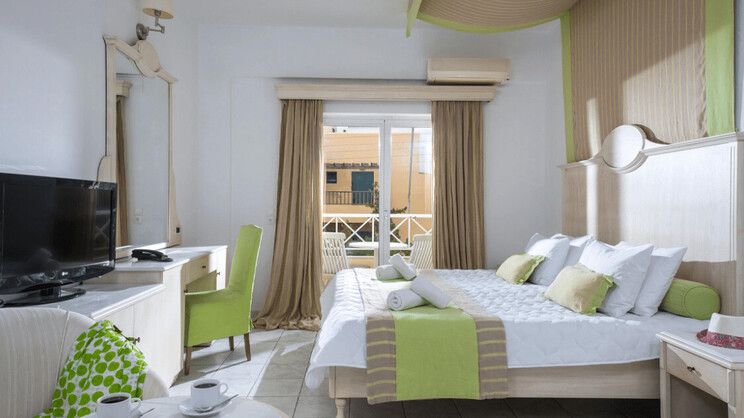 Standard Room – Land View